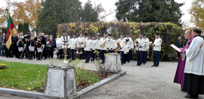 Friedhofsgang © Herwig Reidlinger